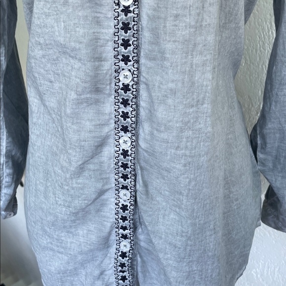 C.C 100% Cotton Gray + Black Embroidered Cotton Long Sleeve Button Down Blouse M - Picture 4 of 10